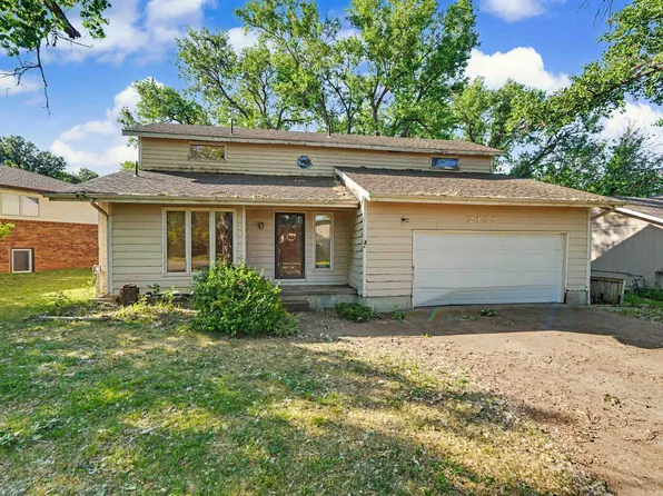 2132 Country Hills Rd, Salina, KS 67401