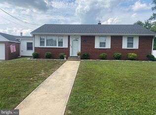 107 4th St, Elmer, NJ 08318