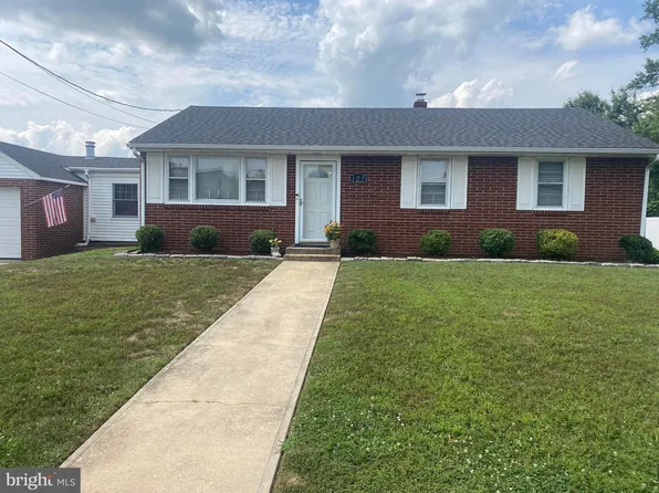 107 4th St, Elmer, NJ 08318