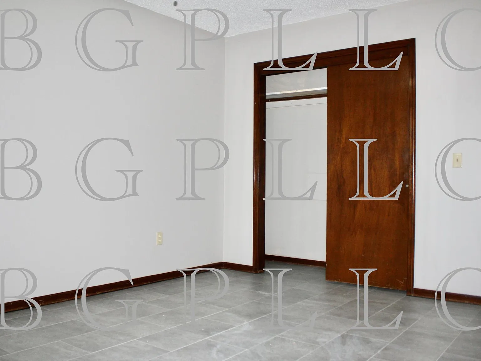 2 bed, 1000 sqft, $1,525 — Photo 3