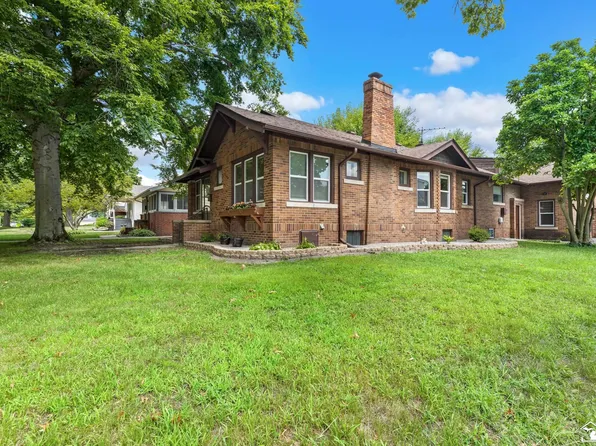 29155 Evergreen St, Flat Rock, MI 48134