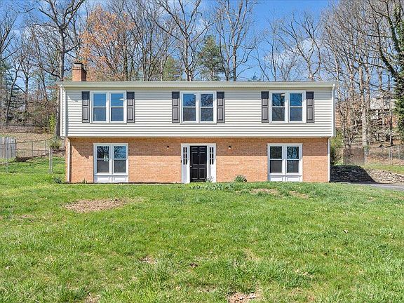 2nd image of 3989 Chaparral Dr