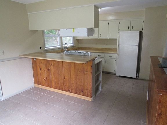 5th image of 3923 Seward Ave