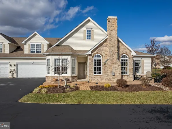 1042 Burgundy Cir, Pennsburg, PA 18073