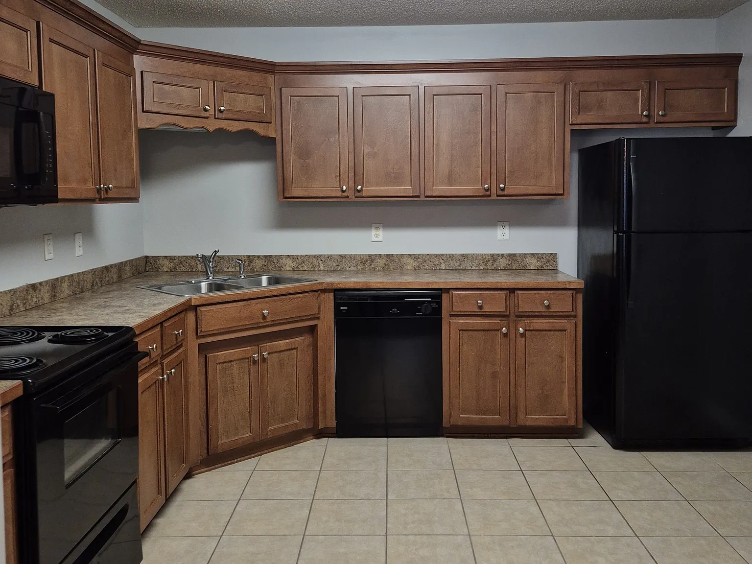 217 Gard Street - B — Photo 3