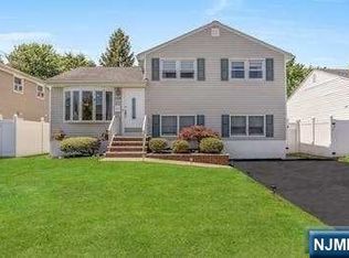 159 Chestnut St, Rochelle Park, NJ 07662