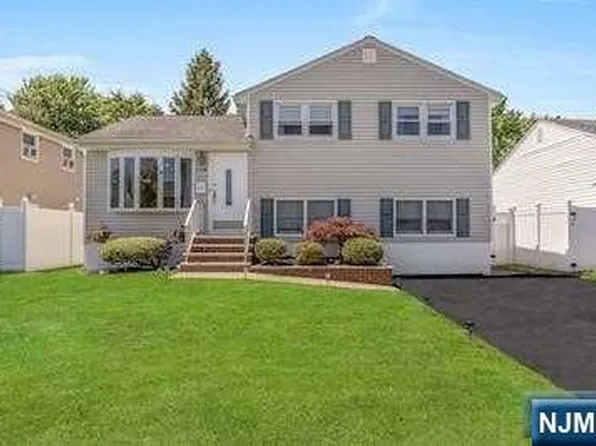 159 Chestnut St, Rochelle Park, NJ 07662