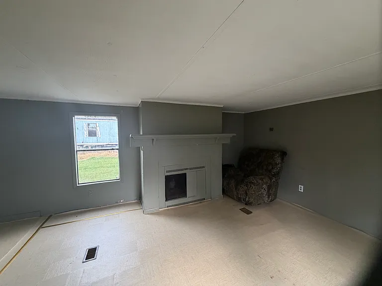 321 Lacross Rd — Photo 4