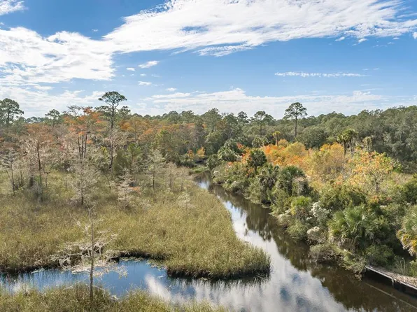 122 Smith Rd, Apalachicola, FL 32320