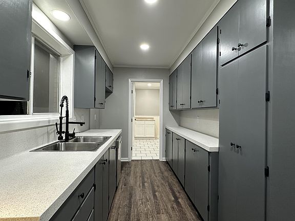 5th image of 7 Stanford Dr