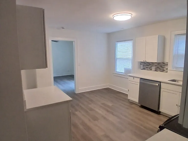 1004 Hugo St — Photo 11
