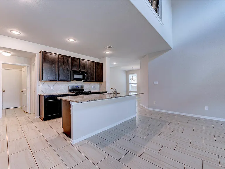 4542 Medrano Trl — Photo 10