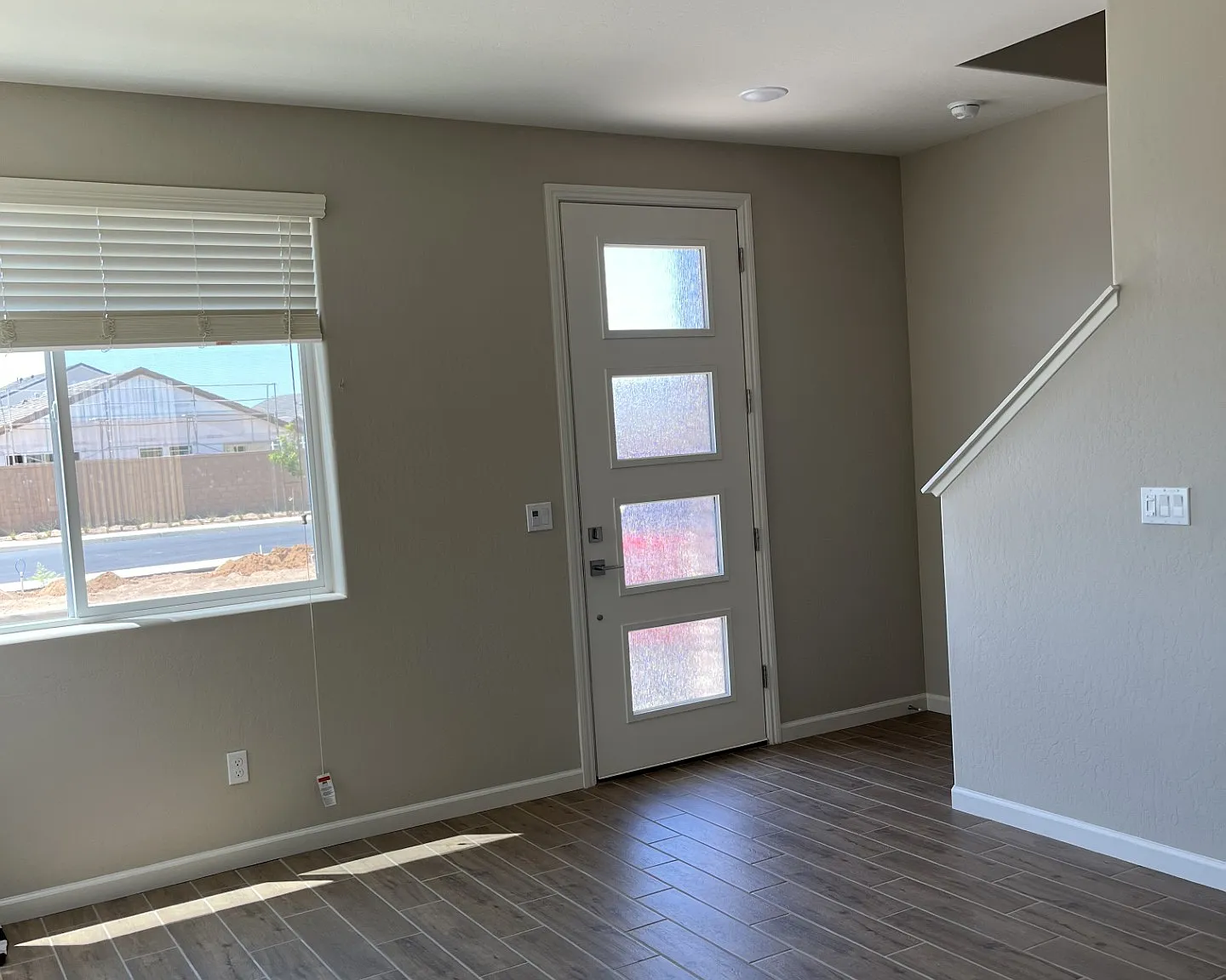 3 bed, 2.5 bath, 1227 sqft, $2,300 — Photo 2