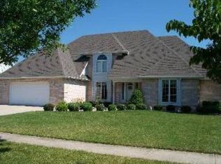 621 Misty Creek Dr, New Lenox, IL 60451