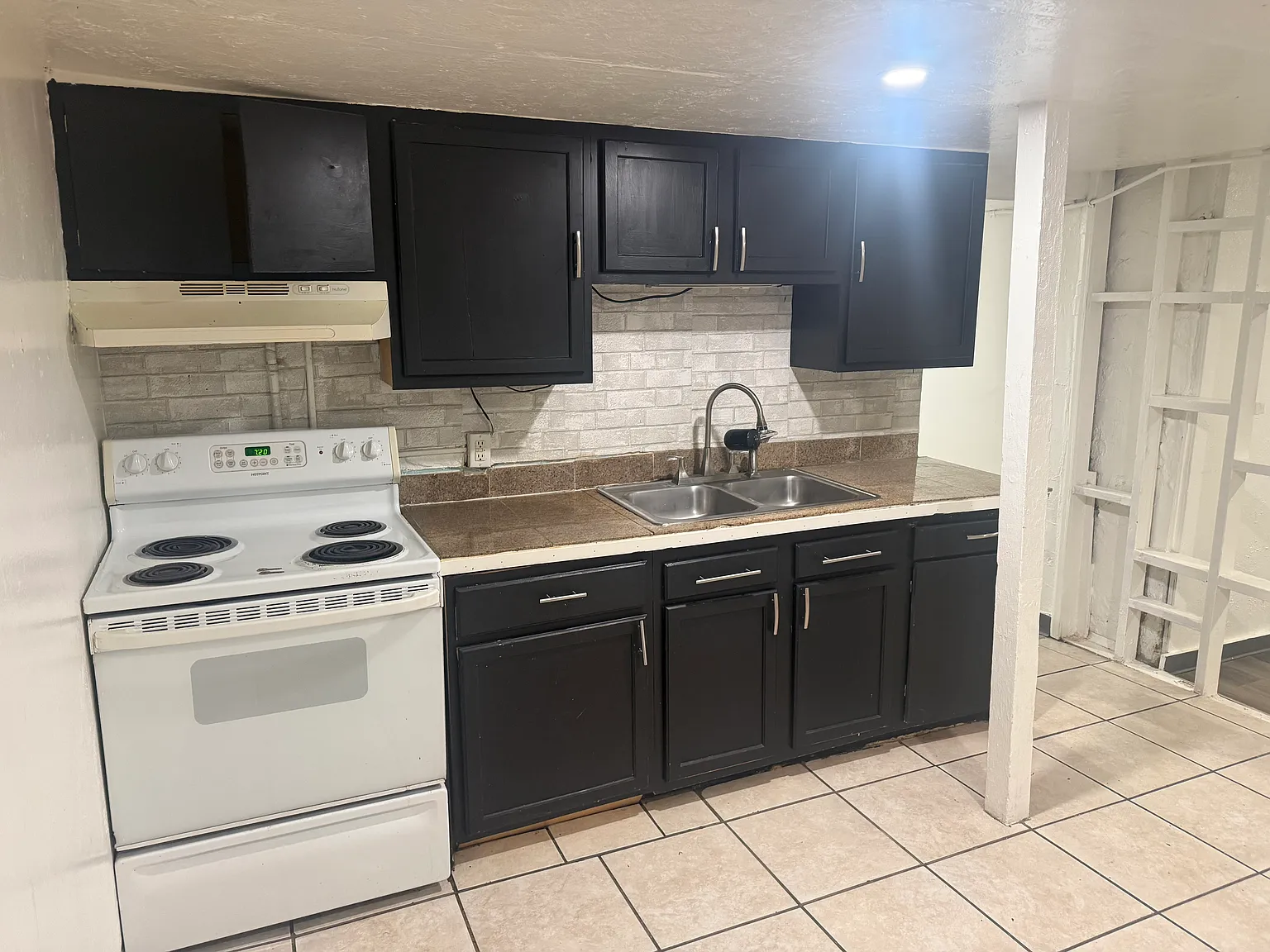 2 bed, 1000 sqft, $1,800 — Photo 2
