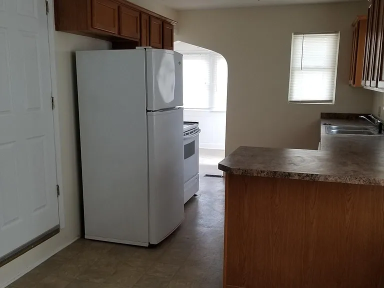 2127 S Scott Ave — Photo 4