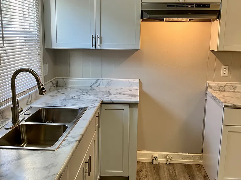 936 N Riley Ave — Photo 12