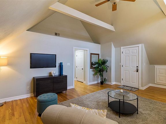 5th image of 1101 Gaylord St APT 6