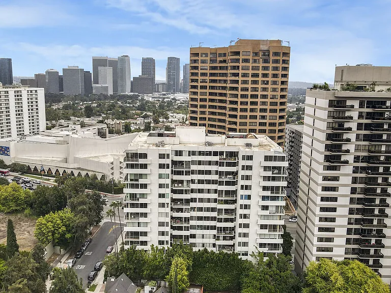 10433 Wilshire Blvd #808 — Photo 1