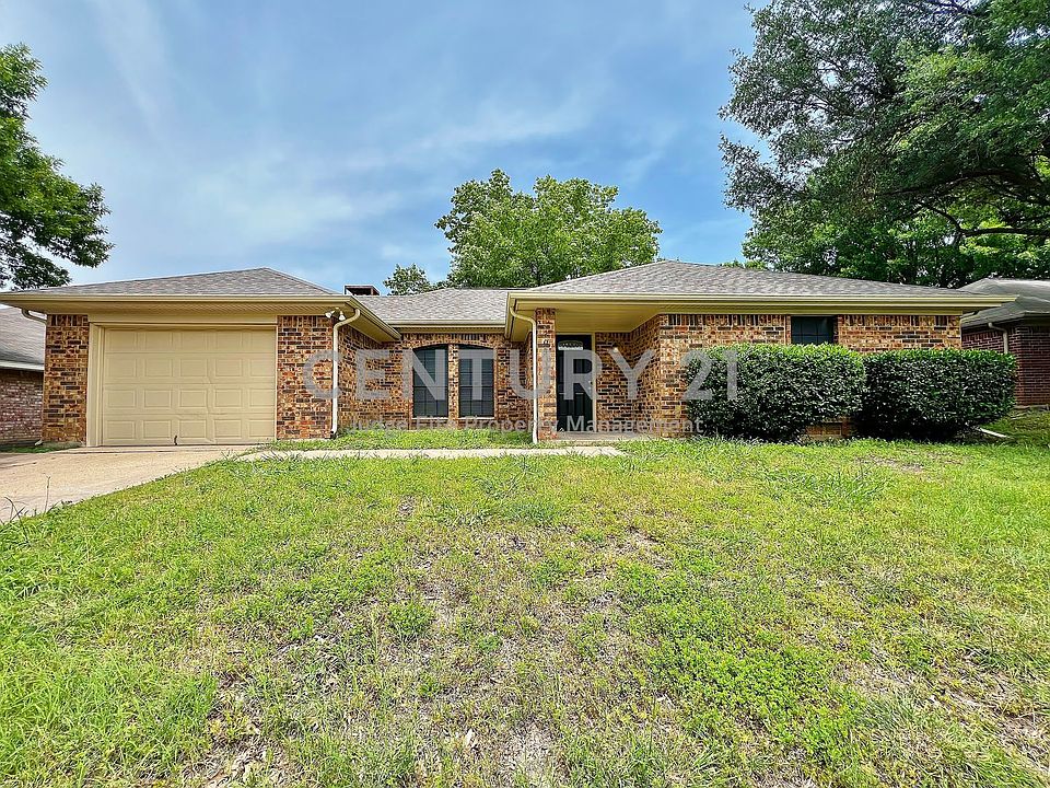1st image of 203 Mesa Moor Dr