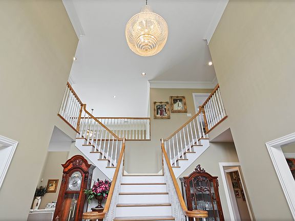 3rd image of 2025 Grandview Dr