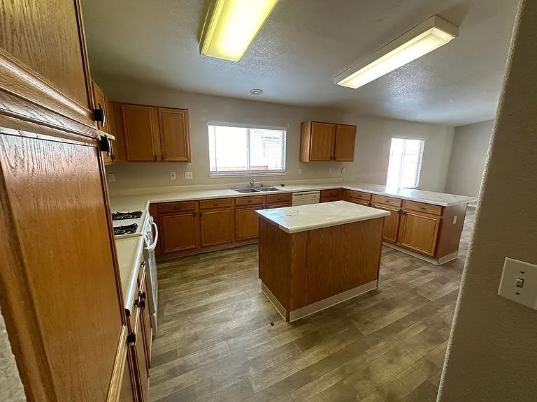 17878 Empire Ct — Photo 2