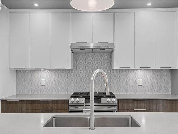 3rd image of 2310 Guthrie Rd #13