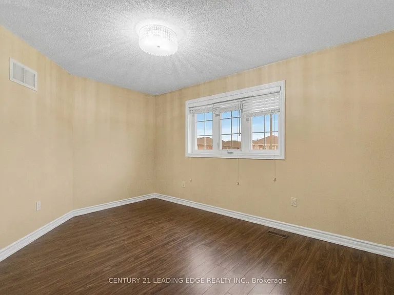 7166 Sandhurst Dr — Photo 27
