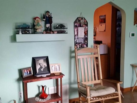 3rd image of 70 Orchard Ave