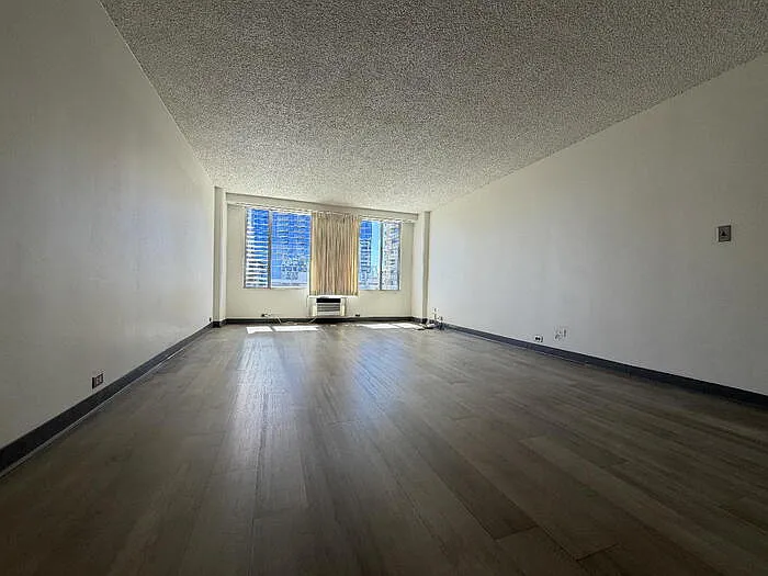 747 Amana St #105 — Photo 2