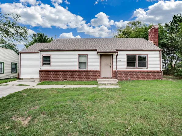 3120 E Stadium Dr, Wichita, KS 67214