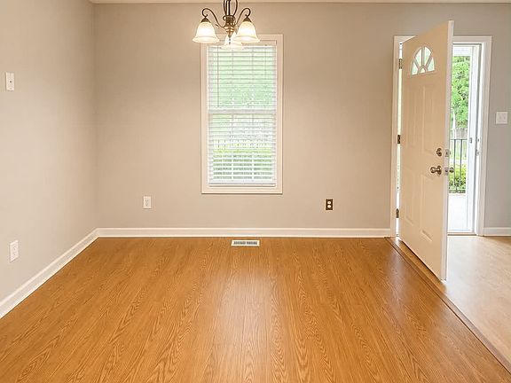 5th image of 119 Harris St