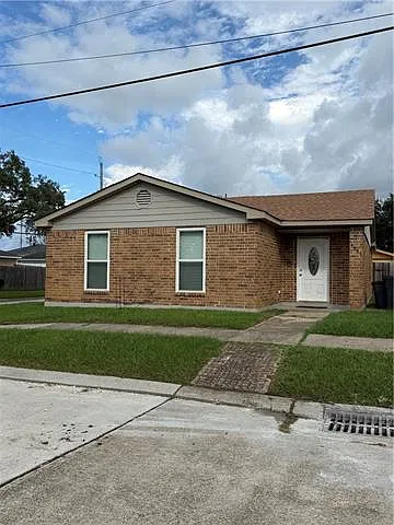 4 bed, 2.0 bath, 1500 sqft, $1,900 — Photo 1