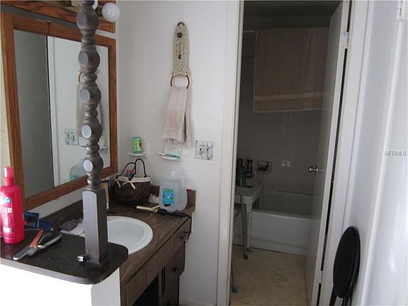 5th image of 7933 Woodgrove Cir
