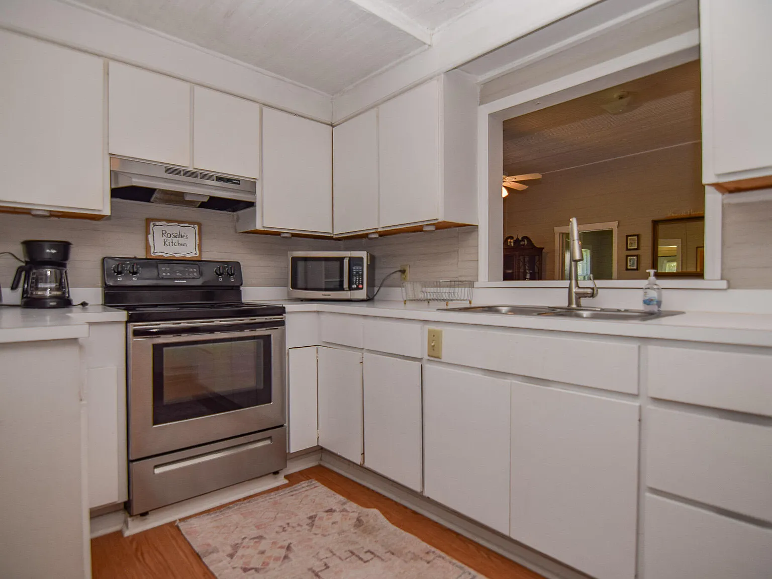 4 bed, 2.0 bath, 1201 sqft, $5,450 — Photo 4
