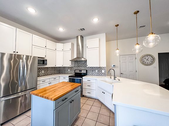 5th image of 4715 Waterbury Dr