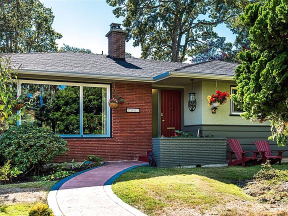 3rd image of 2083 Renfrew Rd