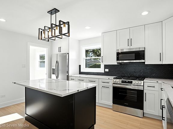 4th image of 8053 S Newland Ave