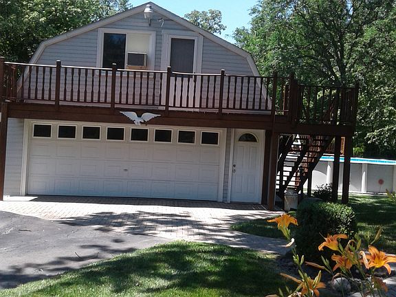 Garage w/ living area/ bath