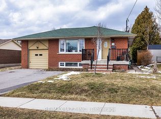 708 Newman Cres #2, Whitby, ON L1N 1M6