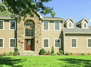 554 Beech Ln, Paramus, NJ 07652