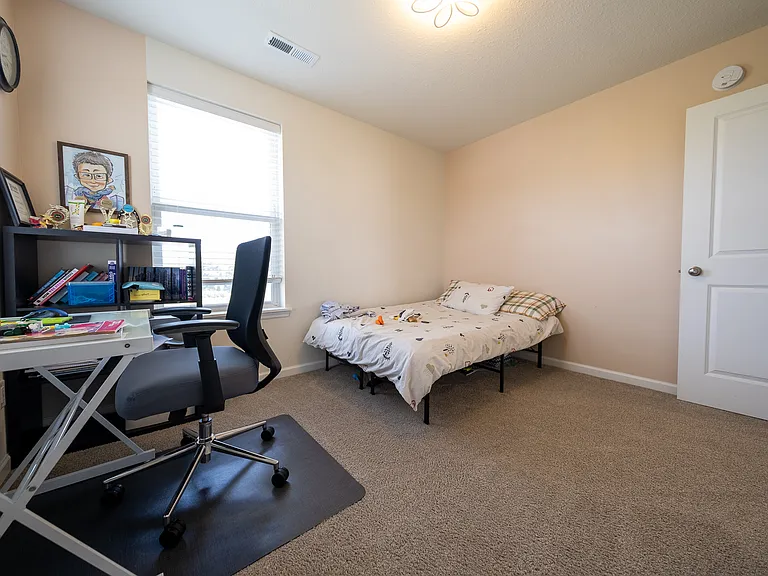 5595 Queensland Ln N — Photo 26