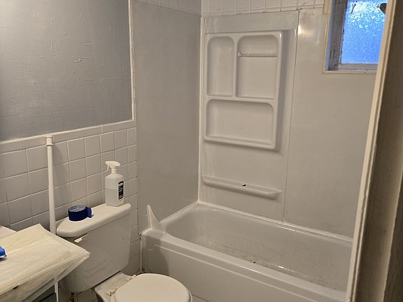 5th image of 148 S Washington Ave APT 3