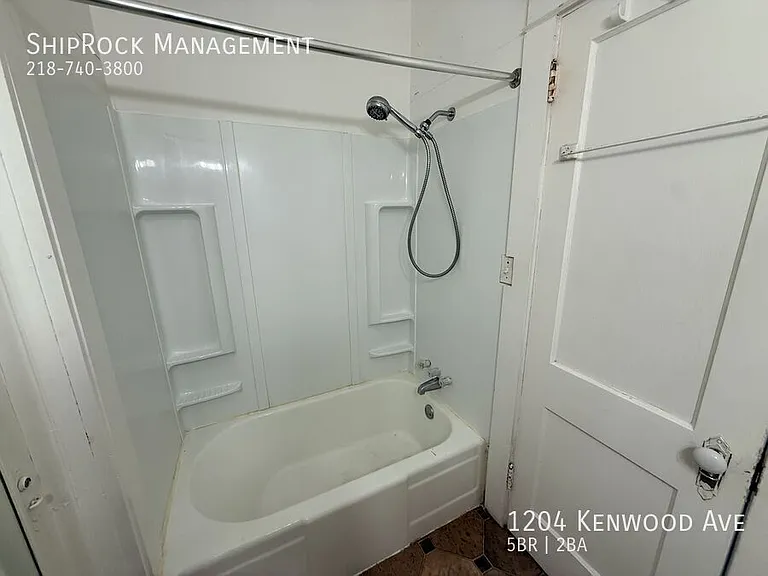 1204 Kenwood Ave — Photo 12