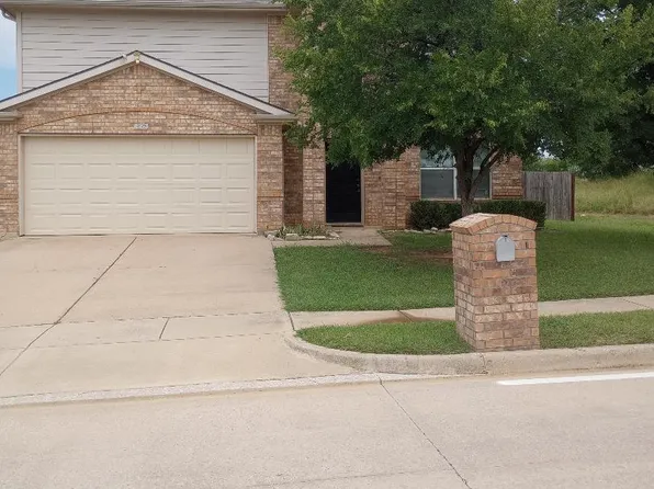 1825 Crested Butte Dr, Fort Worth, TX 76131