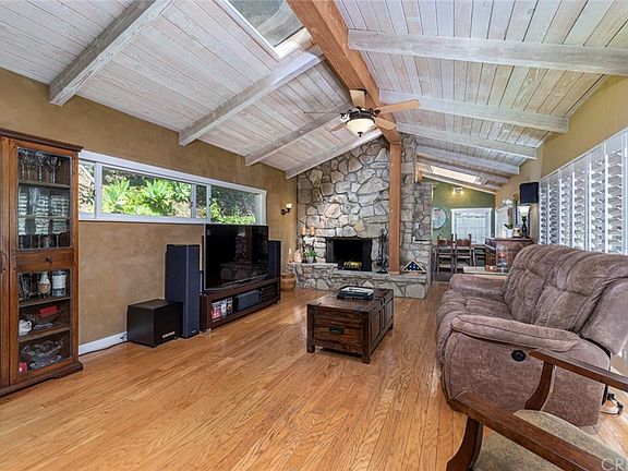 4th image of 3801 Benedict Canyon Ln