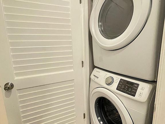 5th image of 4111 Ludlow St #1F