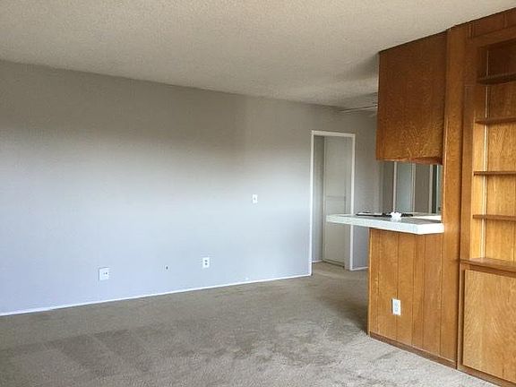 3rd image of 3036 Poe St APT 5