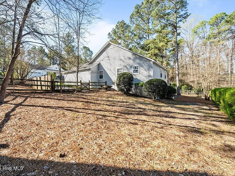 405 Spring Lake Dr — Photo 31