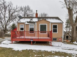 6508 School St, Windsor Heights, IA 50324